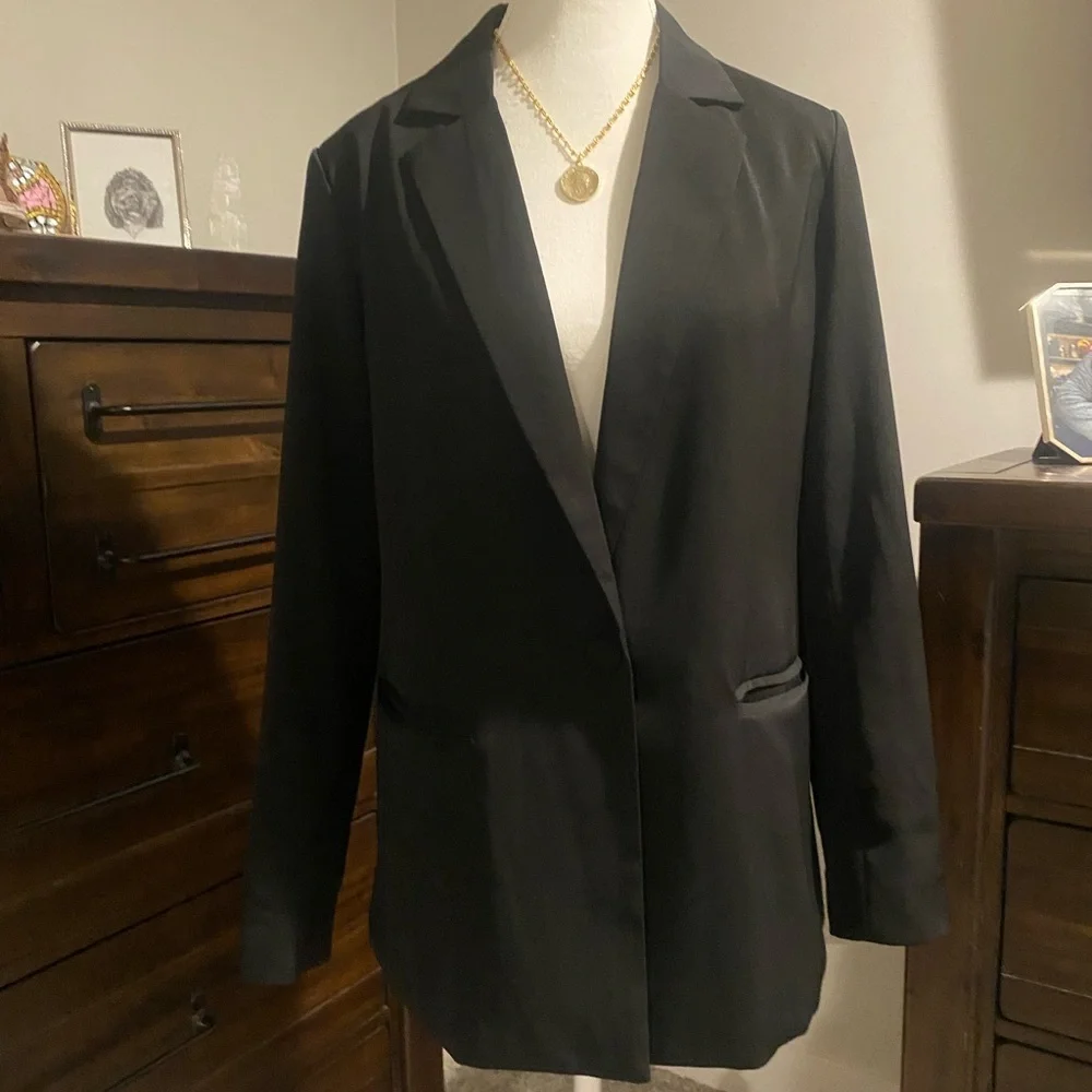 LUYAA Chic Tailored Blazer – NWOT- Size S – Polished Everyday Layer - Picture 3 of 4